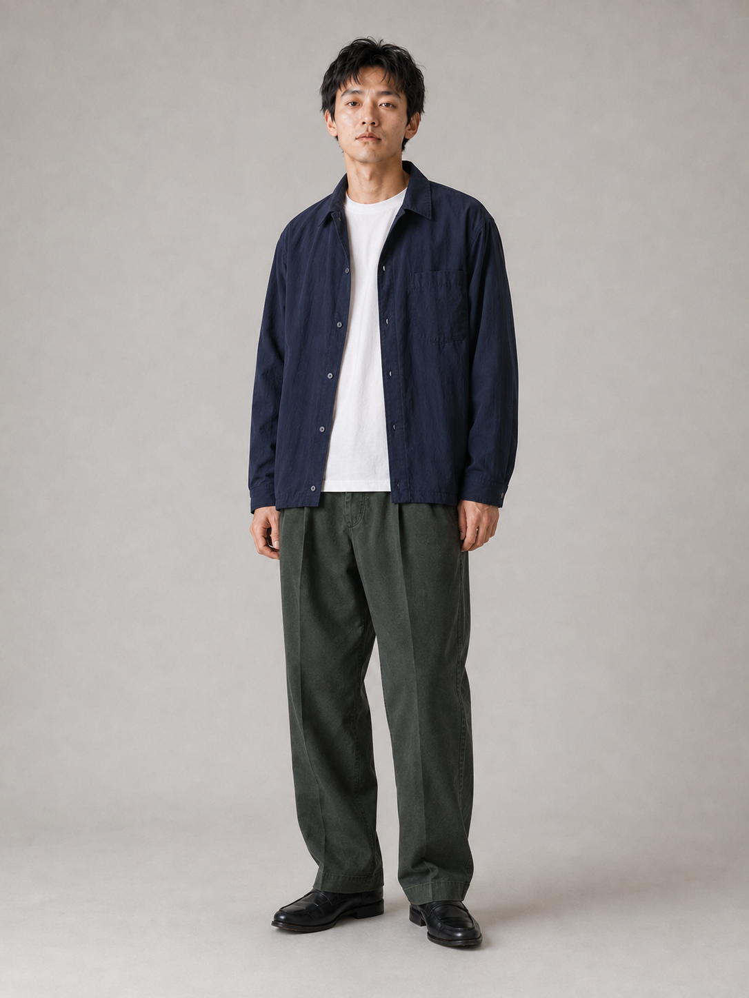 [color:dark-gray] Double-pleated washed trousers model pose 1