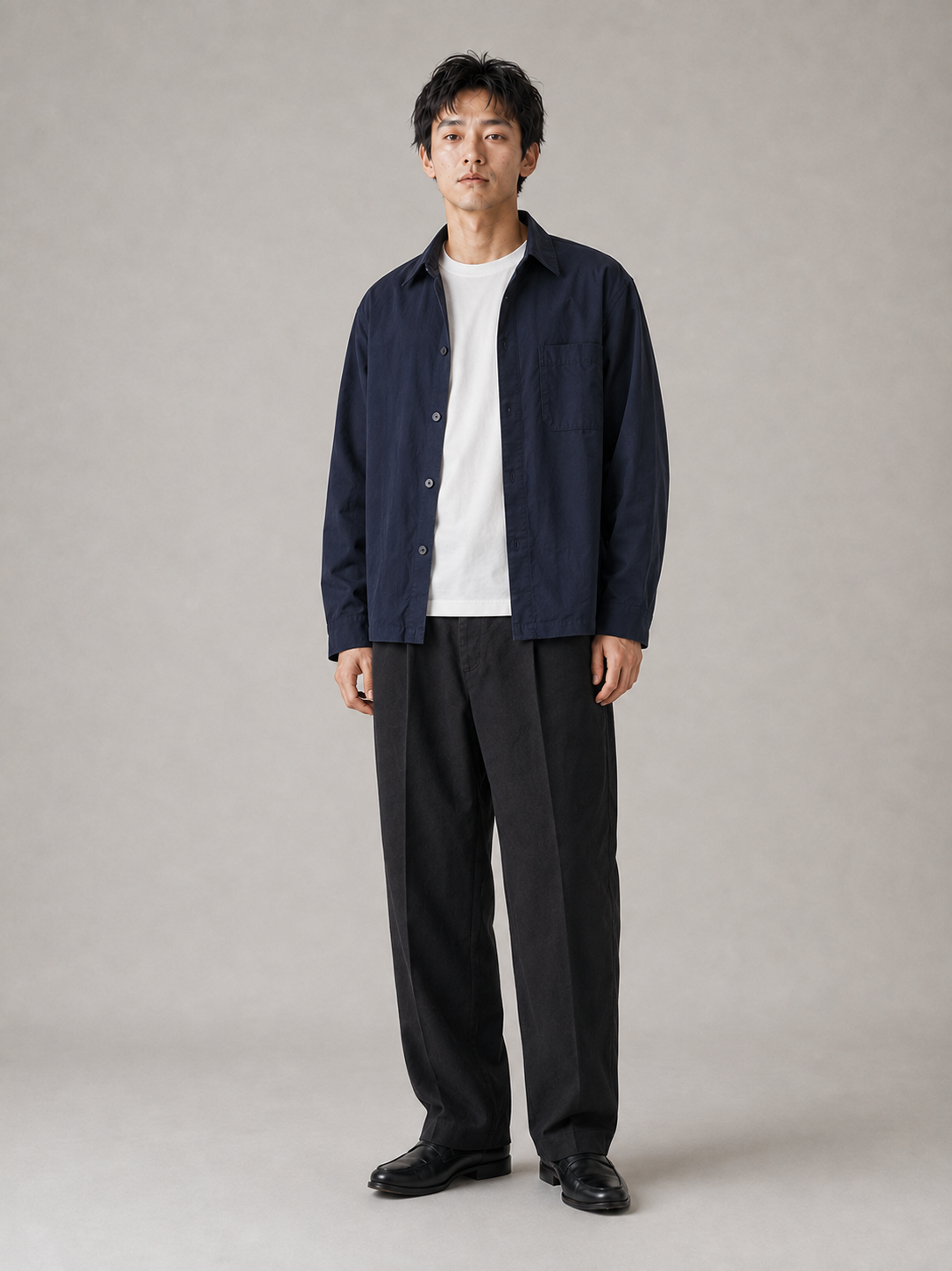 [color:black] Double-pleated washed trousers model pose 1