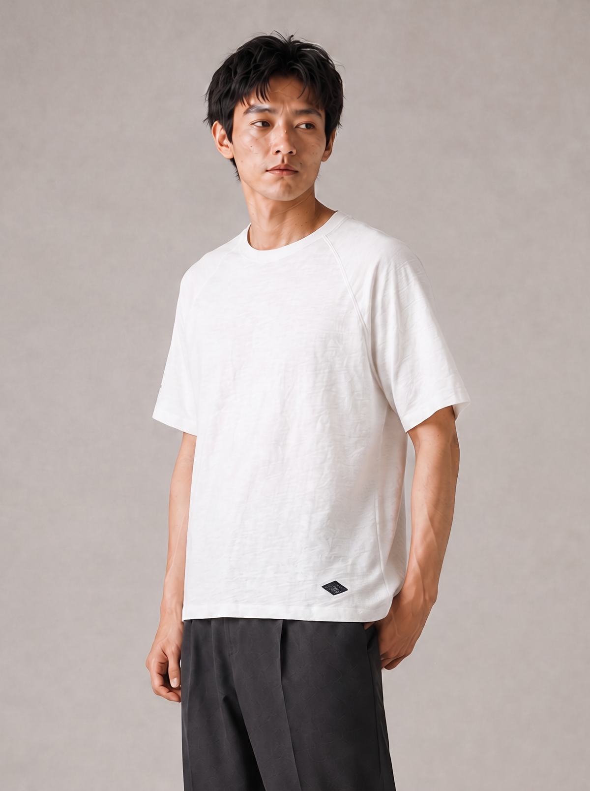 [color:beige] Raglan Half-Sleeve Tee / Slub Cotton — half-body studio model