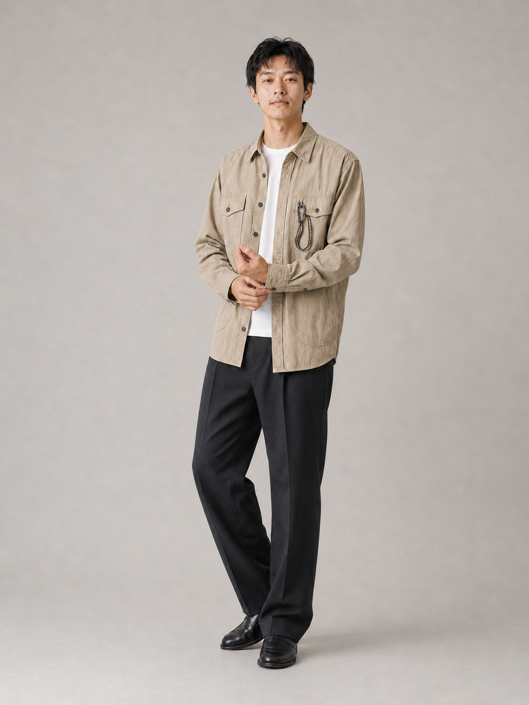 [color:khaki] Ripstop Utility Overshirt / Khaki — model cuff detail