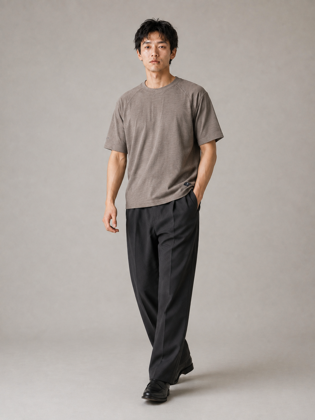 [color:gray] Slub cotton half-sleeve tee model pose 3