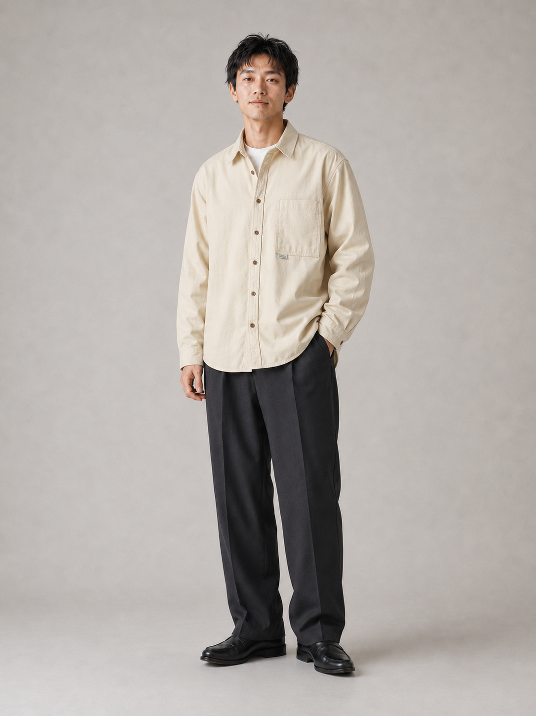 [color:ecru] Washed patch-pocket shirt model pose 2