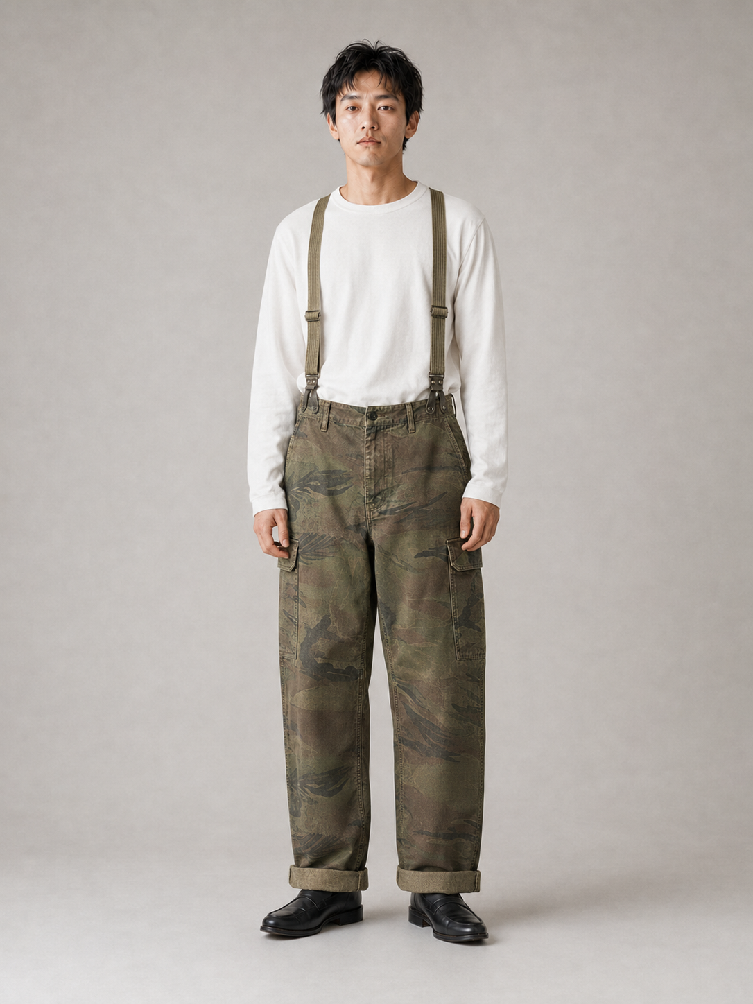 [color:light-camouflage] Suspender trousers model pose 1