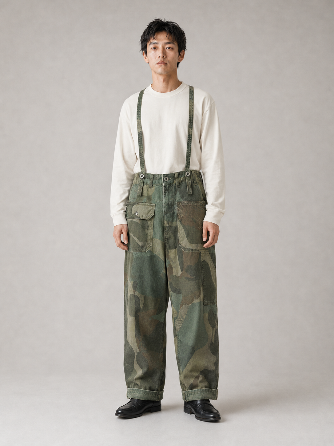 [color:dark-green-camouflage] Suspender trousers model pose 1